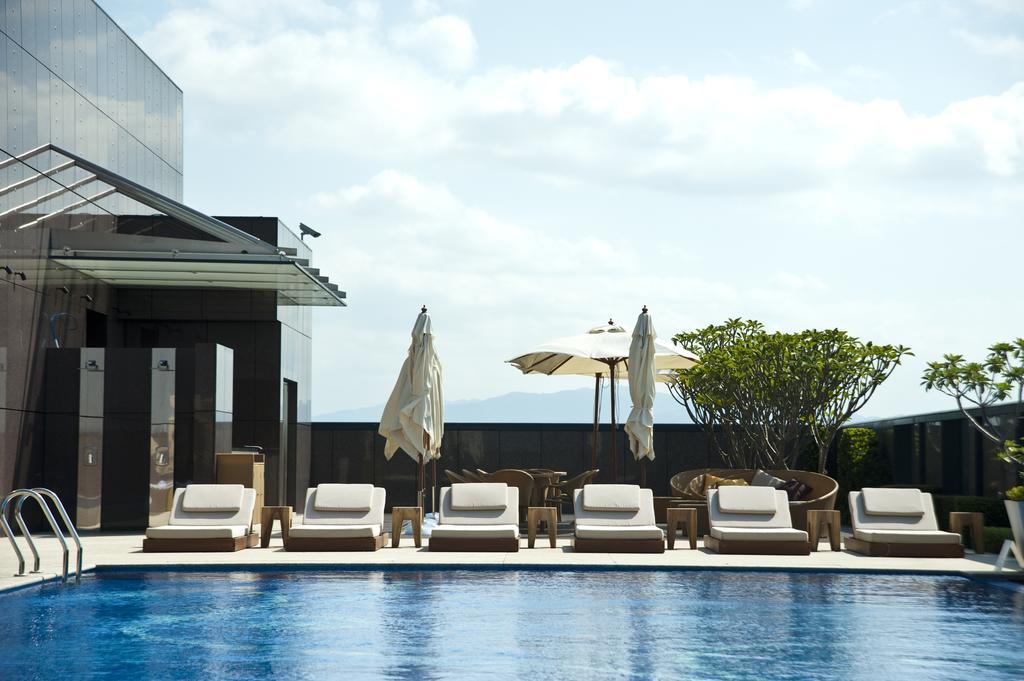 The Okura Prestige Taipei Ξενοδοχείο Εξωτερικό φωτογραφία The swimming pool at the hotel
