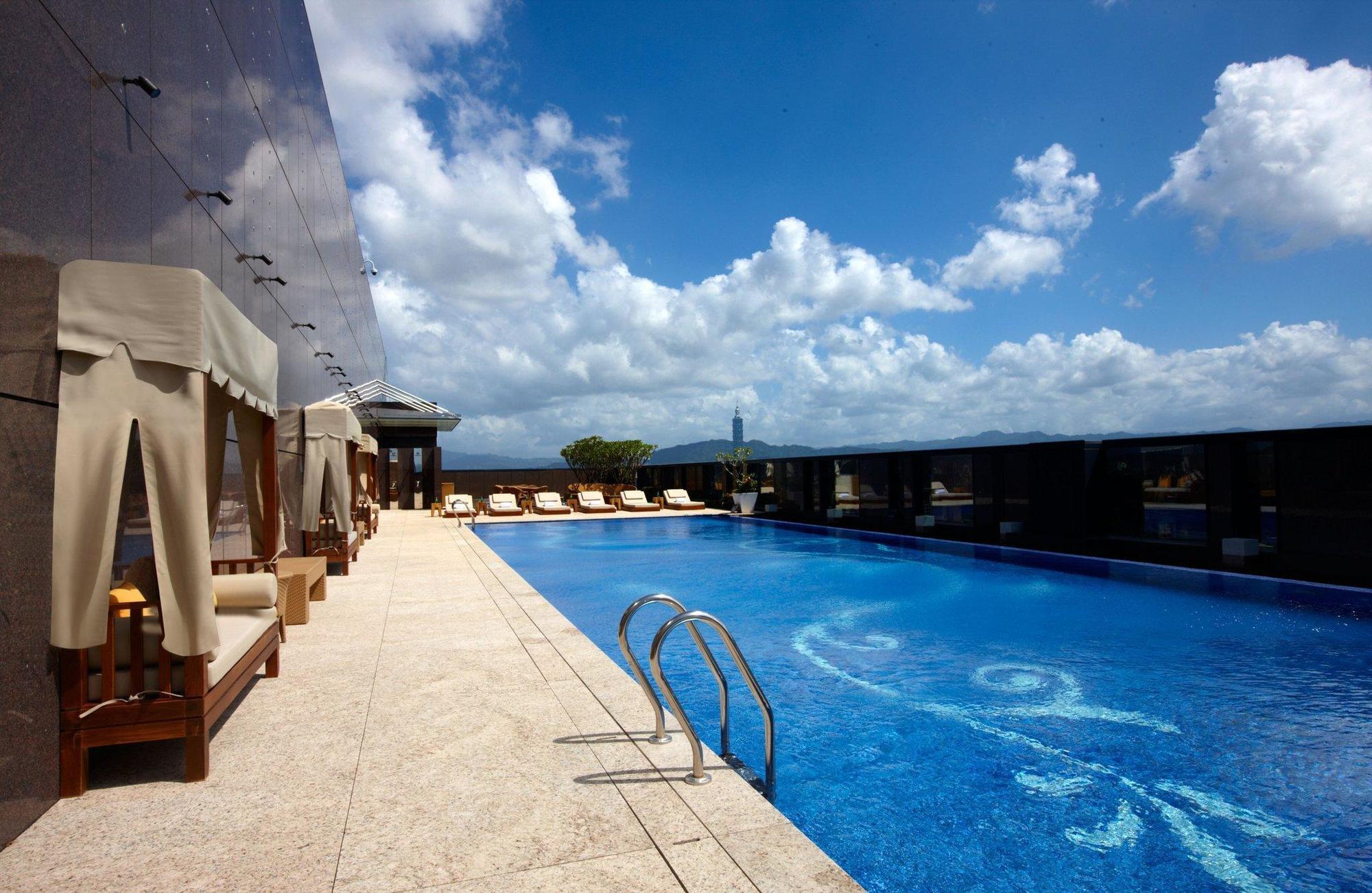 The Okura Prestige Taipei Ξενοδοχείο Εξωτερικό φωτογραφία The pool at the 39th floor